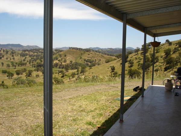 SPECTACULAR VALLEY VIEWS FROM THE HILLS OF NUNDLE ON 20 ACRES Picture 1