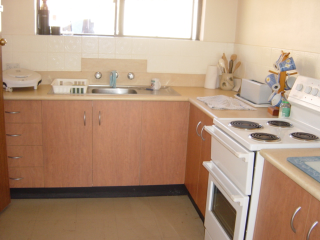 FULLY FURNISHED UNIT! WALK TO SHOPPING WORLD Picture 2