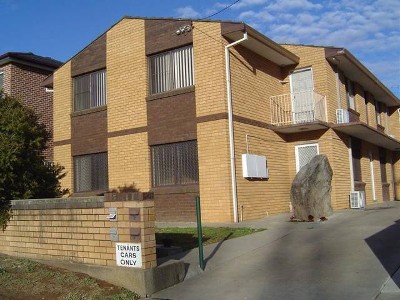 FULLY FURNISHED UNIT! WALK TO SHOPPING WORLD Picture