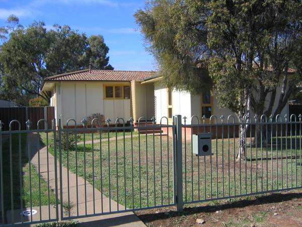 15 QUINN STREET, WEST TAMWORTH Picture 1