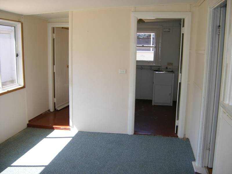 3BRM HOME WALKING DISTANCE TO CBD Picture 3