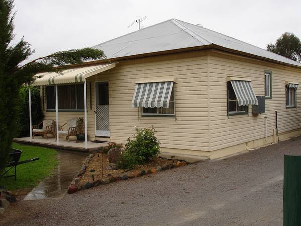 CHARMING HOME ON PRIVATE 4.5 ACRES WITH SHEDDING GALORE Picture 1