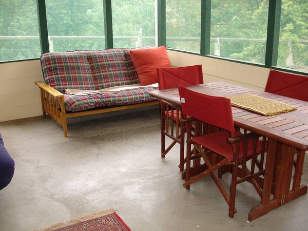 CHARMING HOME ON PRIVATE 4.5 ACRES WITH SHEDDING GALORE Picture 2