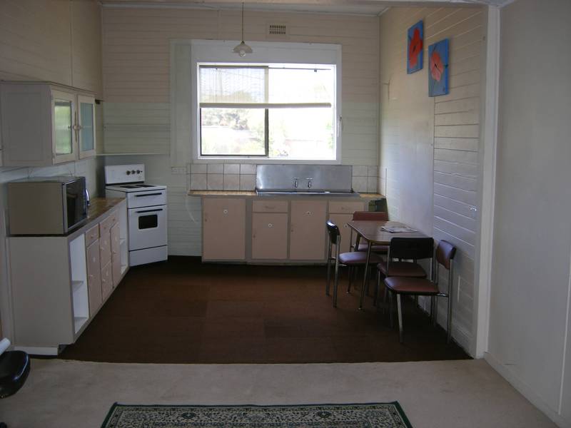 THREE BEDROOMS - WERRIS CREEK Picture 2