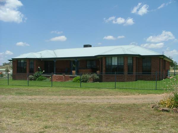 Simply Stunning home on a spacious 7 acres Picture 1