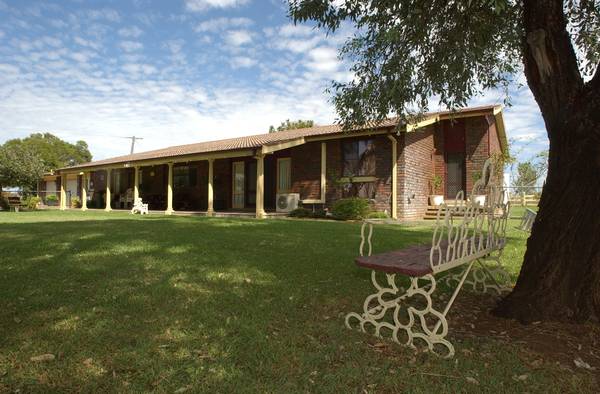 NEXT TO TAMWORTH EQUINE CENTRE Picture 2