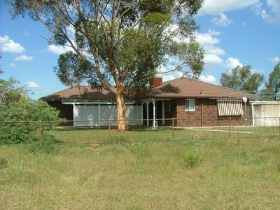 FABULOUS FAMILY HOME ON 40.29 HECTARES Picture