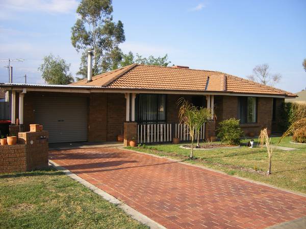 Top Cul - De - Sac location in Westdale Picture 1