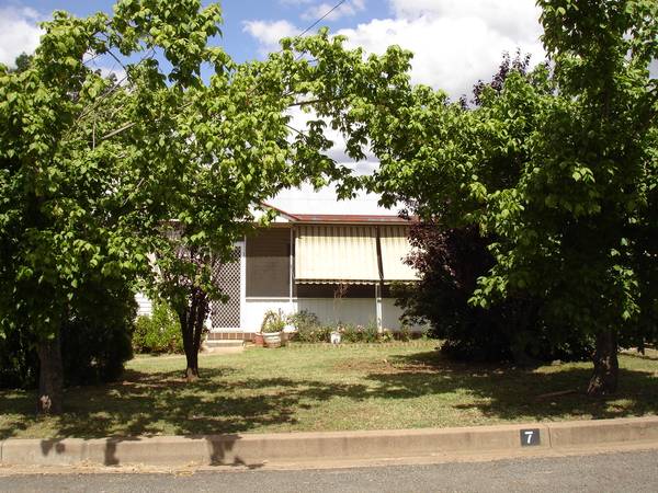 MUM'S ON THE MOVE Picture 1