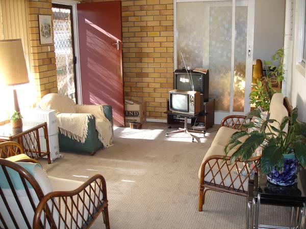 MUM'S ON THE MOVE Picture 2