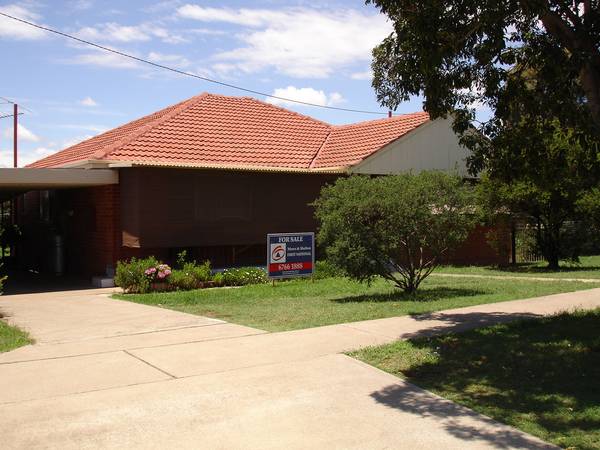 MASSIVELY REDUCED!
WILL SELL NOW Picture 3