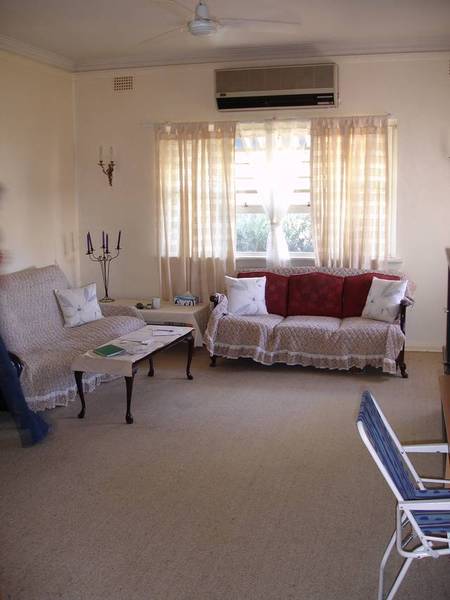 SOMETHING REALLY INTERESTING - EXCELLENT EAST LOCATION Picture 3