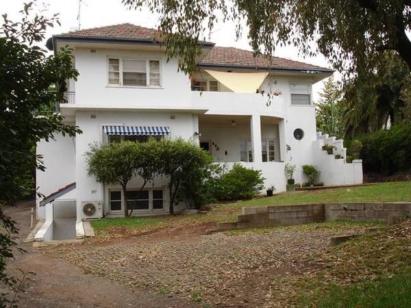 SOMETHING REALLY INTERESTING - EXCELLENT EAST LOCATION Picture 1