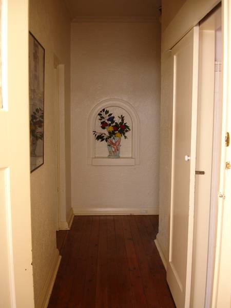 SOMETHING REALLY INTERESTING - EXCELLENT EAST LOCATION Picture 3