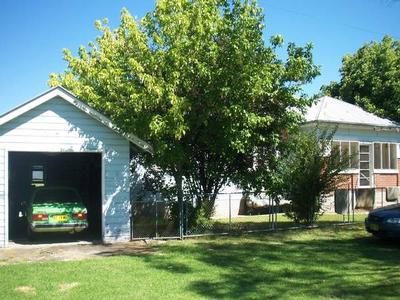 RAMBLING OLD HOME ON OVER AN ACRE Picture