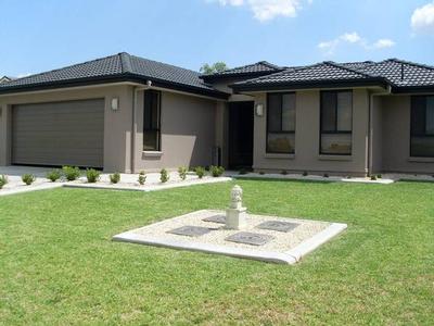 STUNNING EXECUTIVE HOME, PRESENTS AS NEW - IN QUIET LOCATION Picture