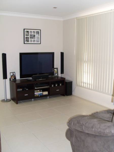 STUNNING EXECUTIVE HOME, PRESENTS AS NEW - IN QUIET LOCATION Picture 3