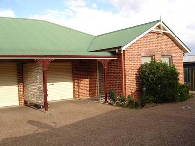 Stylish Unit in convenient location Picture Stylish Unit in convenient location Picture