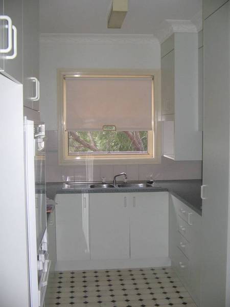 Stylish Unit in convenient location Picture 3