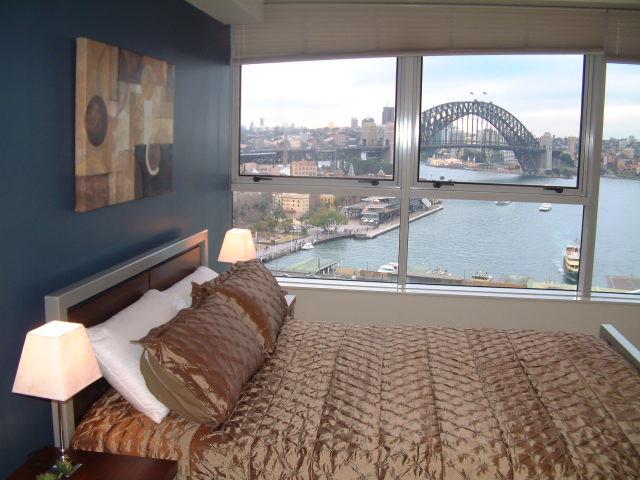 Stunning Harbour Bridge Views.
Fully furnished Picture 3