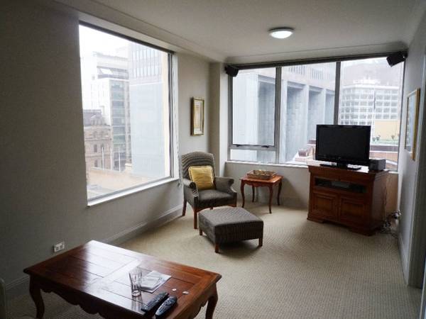 Circular Quay Area - Stylish 1br apartment with views Picture 3
