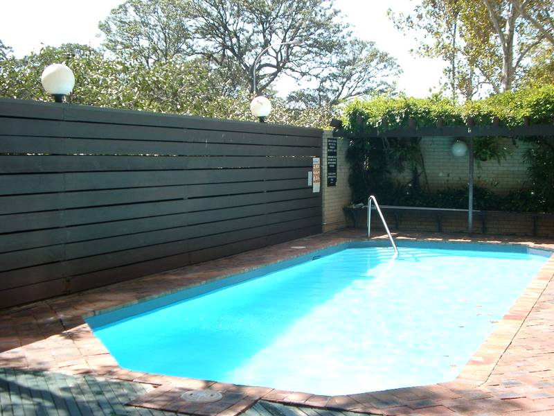 Modern 1br + car space with Hyde Park views! Picture 3