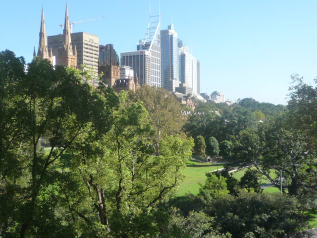 Modern 1br + car space with Hyde Park views! Picture 1