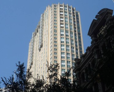 Sumptuous 1br apartment + parking above Swissotel! Picture