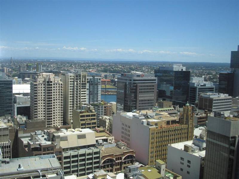 Sumptuous 1br apartment + parking above Swissotel! Picture 2