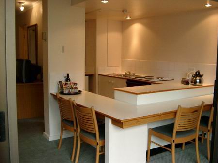 Furnished studio Unit. Picture 3