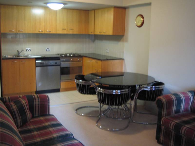 Unbeatable Location. Fully furnished unit Picture 3