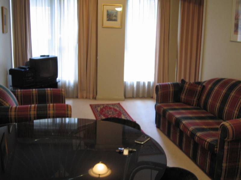 Unbeatable Location. Fully furnished unit Picture 2