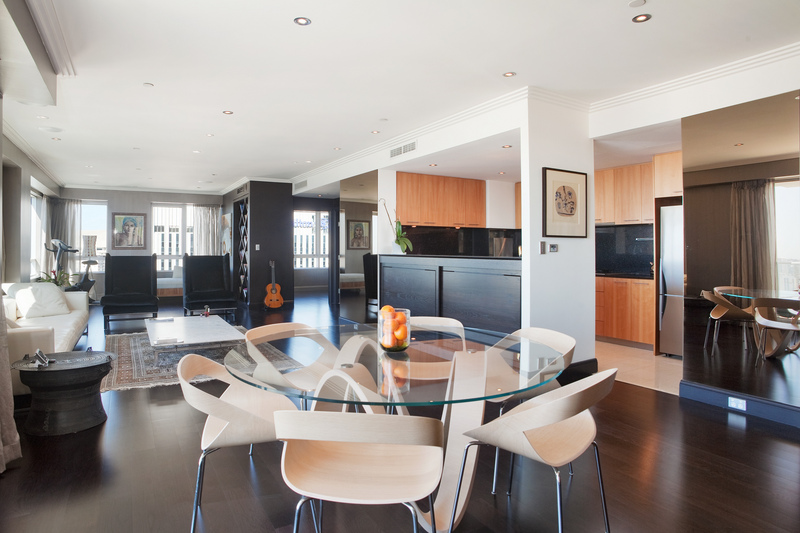 Live Life at the Top of
the 5 star Raffles 'Swissotel' ! Picture 1