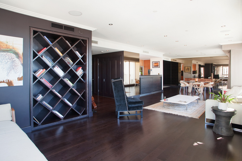 Live Life at the Top of
the 5 star Raffles 'Swissotel' ! Picture 2