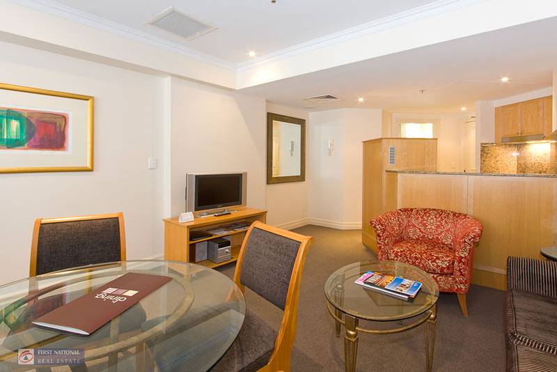 City Pied-a-Terre or Blue Chip Investment near Circular Quay Picture 3