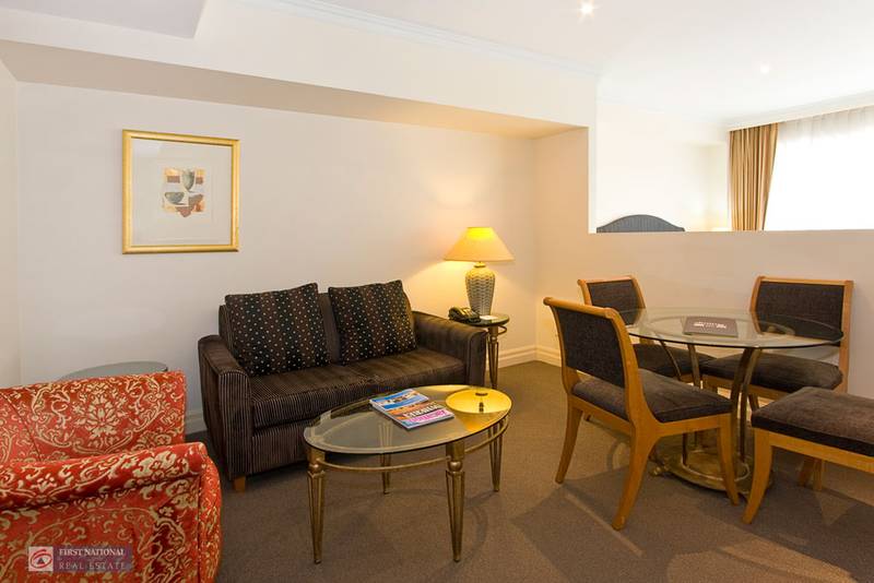 City Pied-a-Terre or Blue Chip Investment near Circular Quay Picture 2