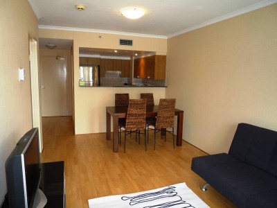 Sleek 1br furnished executive apartment at Martin Place Picture