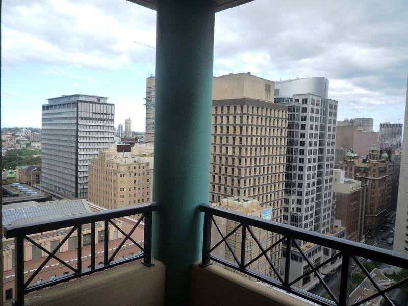 Sleek 1br furnished executive apartment at Martin Place Picture 3