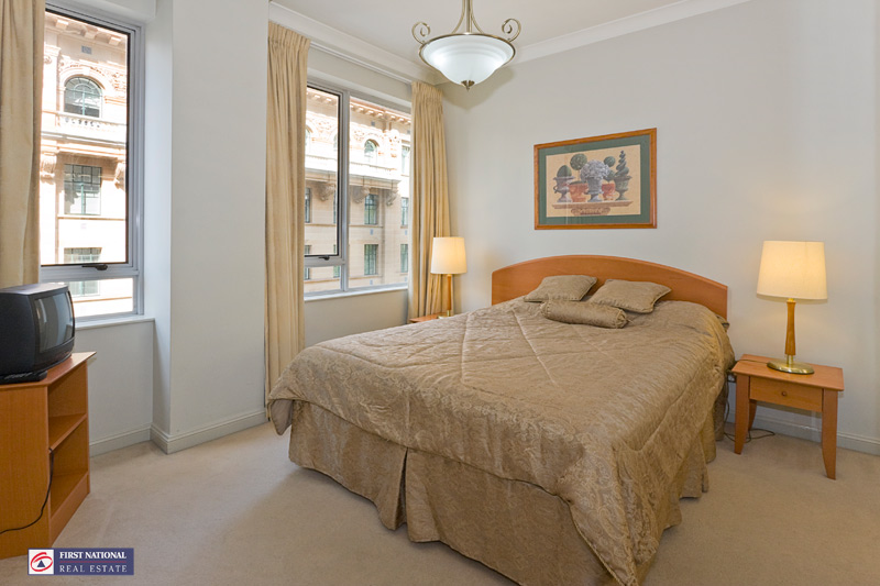 Circular Quay area -Stylish one bedroom furnished unit Picture 3