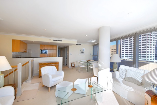 Stunning Circular Quay & Harbour Bridge Panorama FULLY FURNISHED THROUGHOUT Picture 3
