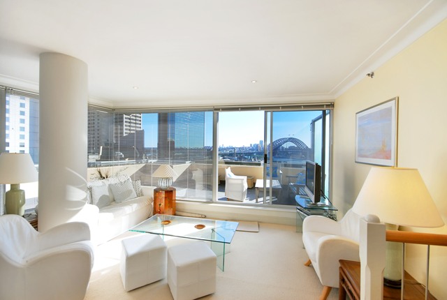 Stunning Circular Quay & Harbour Bridge Panorama FULLY FURNISHED THROUGHOUT Picture 2