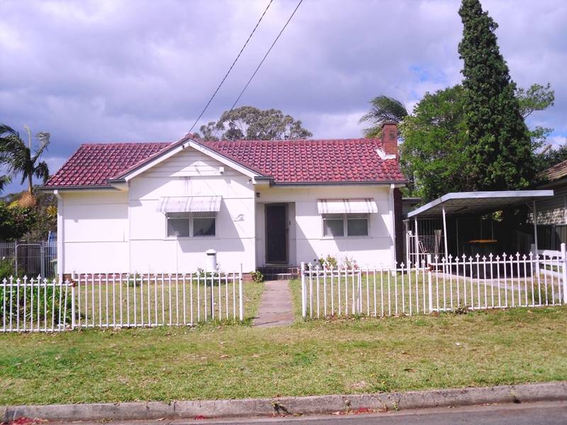 CLOSE TO STATION & SHOPS Picture 1