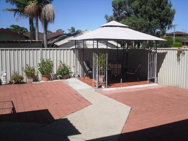 VENDOR WANTS SOLD!!! Picture 2