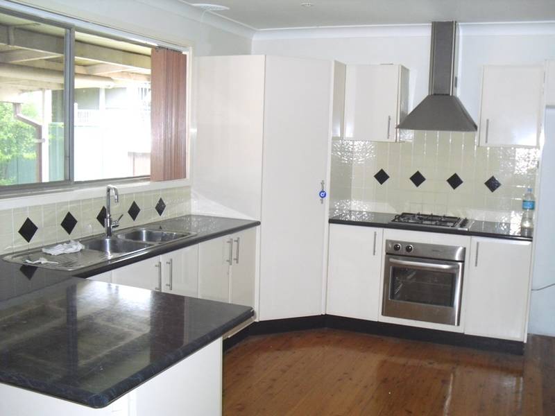 APPROX 900SQM + 2 STREET FRONTAGE Picture 2