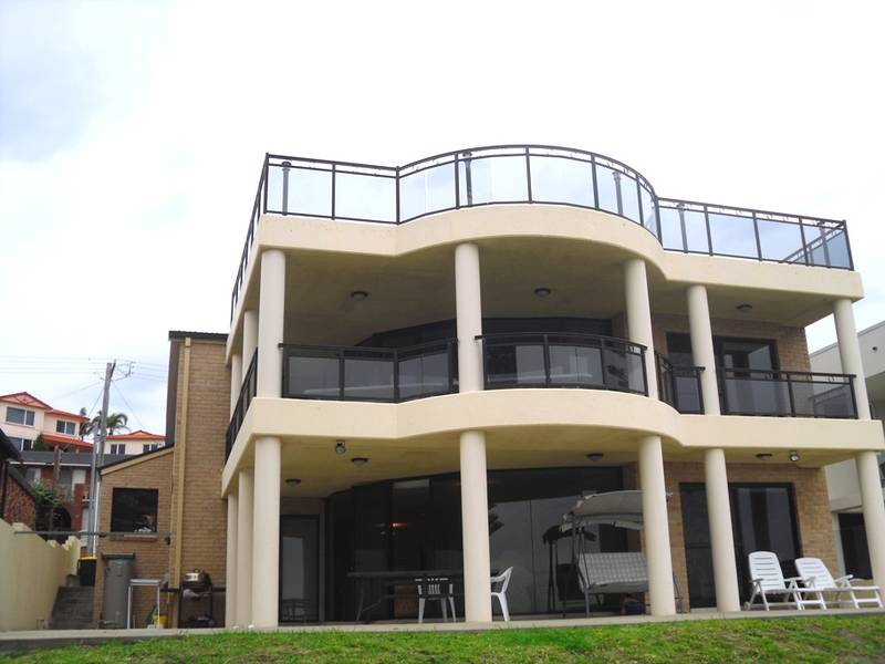 MILLION DOLLAR VIEW Picture 2