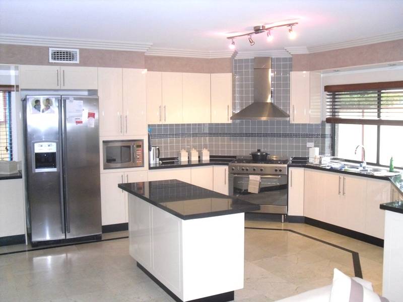 GRAND STANDING!!! Picture 2