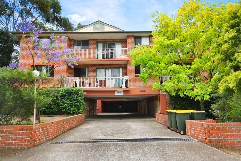 SOLD UNDER HAMMER OVER RESERVE PRICE!!!! Picture 1