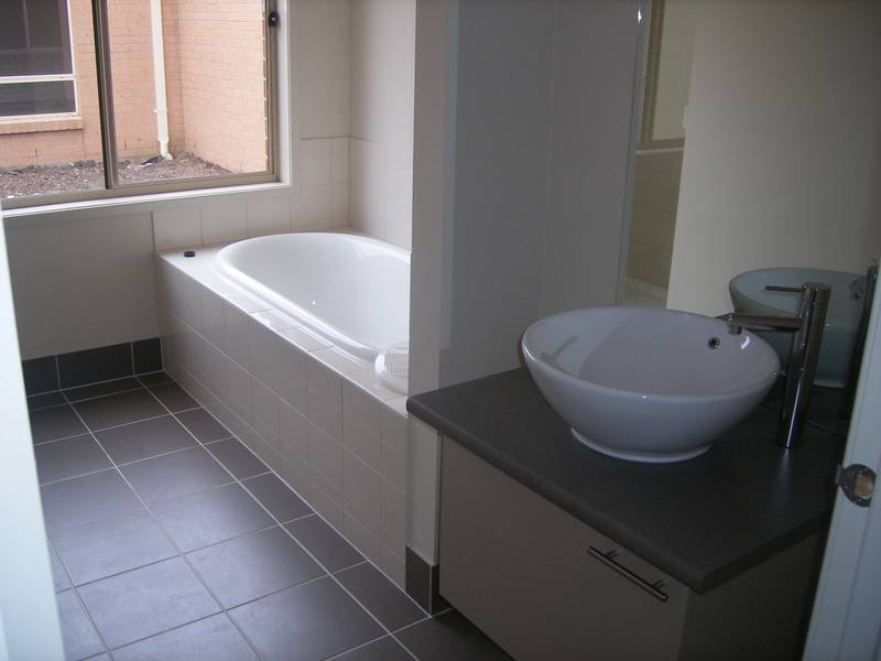 STYLISH FAMILY HOME!! Picture 3