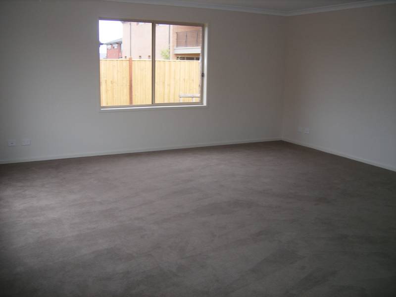 STYLISH FAMILY HOME!! Picture 2