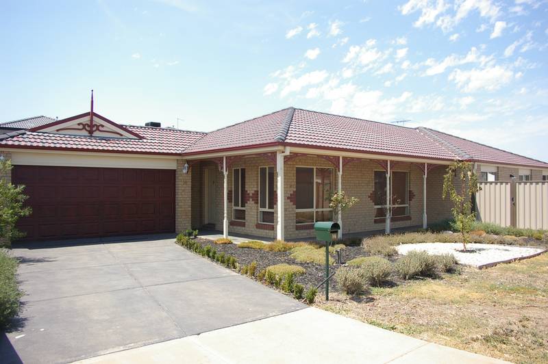 Captivating Family Space With Land To Spare. Picture 1